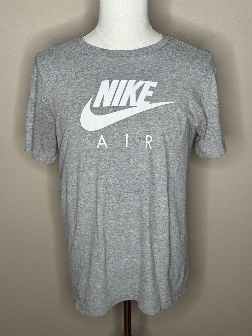 Nike Air The Nike Tee mens gray short sleeve t-shirt size M 100% cotton.